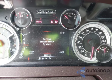 2017 Ram 1500 Laramie 4X4 5'7 Box z USA, uszkodzony, nr VIN 1C6RR7NT3HS787140